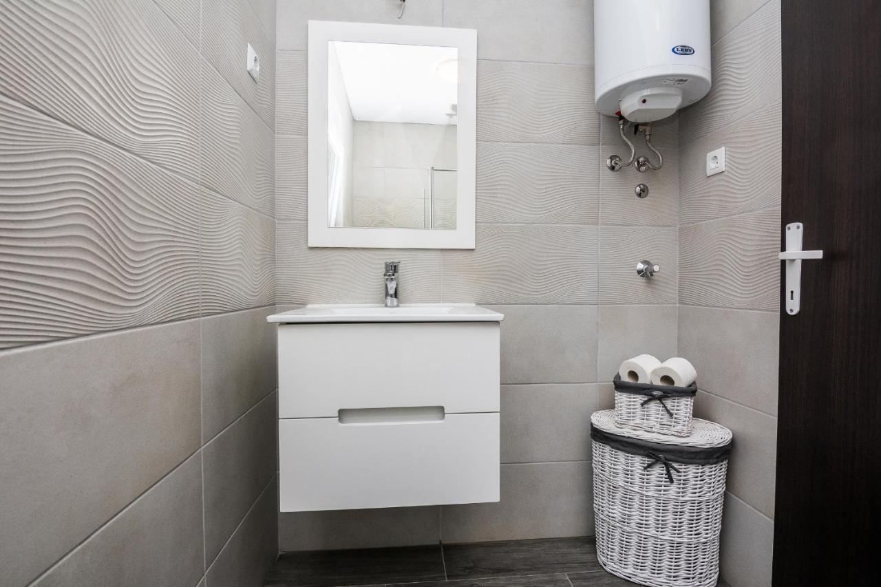 Apartments Krpan Vir Zewnętrze zdjęcie
